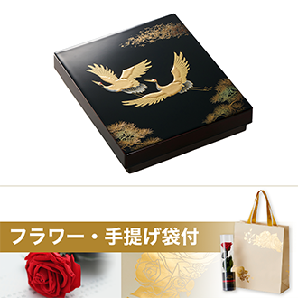 【東日本エリア対象】うるし塗りの蓋に羽ばたく鶴を金色の蒔絵で描いた高級感のある小箱です。