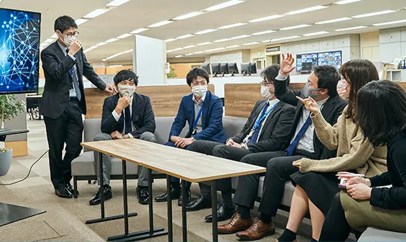 若手が活発に議論を交わし、プロジェクトを推進
