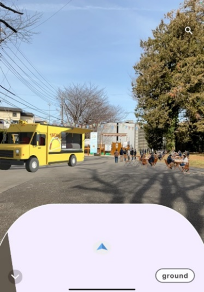 ARナビアプリのイメージ屋外、前方に通路があることを明示